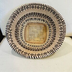 NEW Tonga Artisan Handmade Basket Bowl. Bought in Zambia, Africa